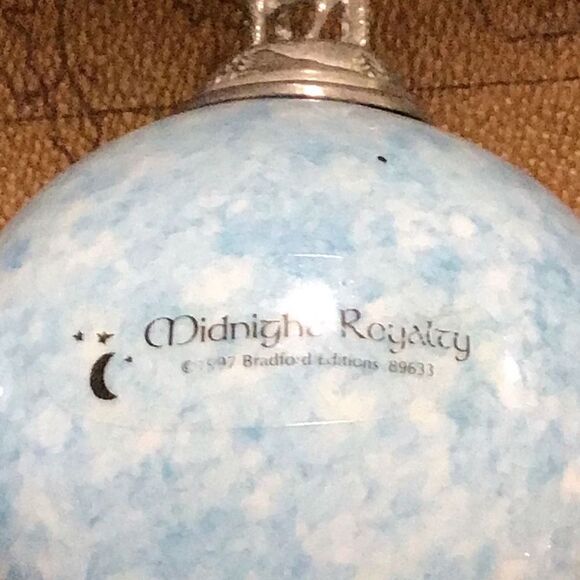 Ornaments Vintage set of four Bradford edition ￼ Porcelain Wolf￼￼ ornaments - Picture 7 of 9